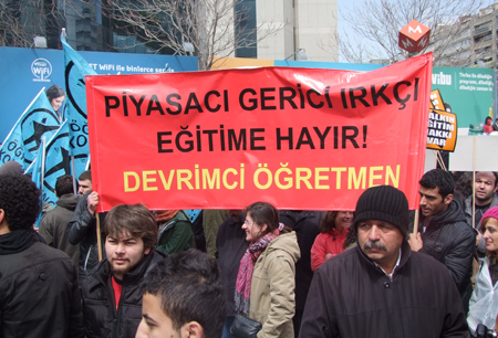 Devrimci Öğretmen: Tüm öğretmenleri faşizmin karşısında barışın yanında olmaya çağırıyoruz