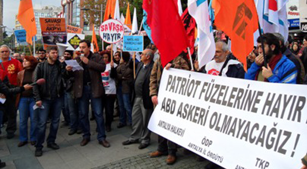 Antalya&#8217;da &#8220;füzelere hayır&#8221; eylemi