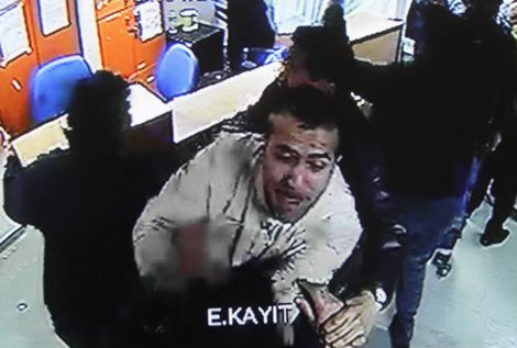 Adana&#8217;da 200 kişi hastane bastı