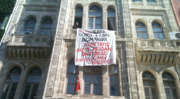 Kadınlar, Aile ve Sosyal Politikalar Müdürlüğü&#8217;nü işgal etti: Karakolda kadınlar polis saldırısına uğradı