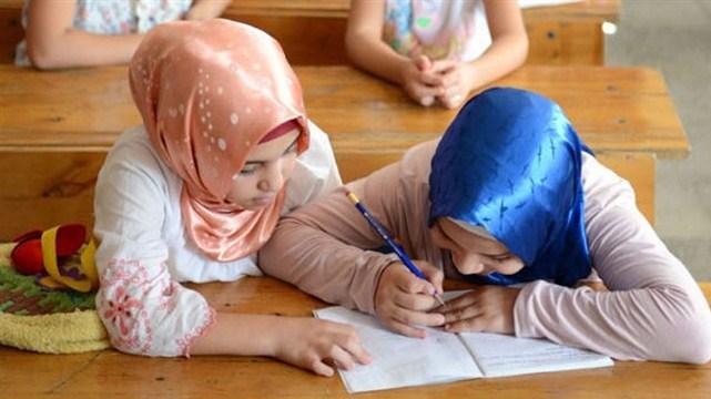 Türkiye’de şeriatı beklerken: Muhafazakarlaşmadan şerileşmeye teo-demokratik geçiş - Hakan Güneş