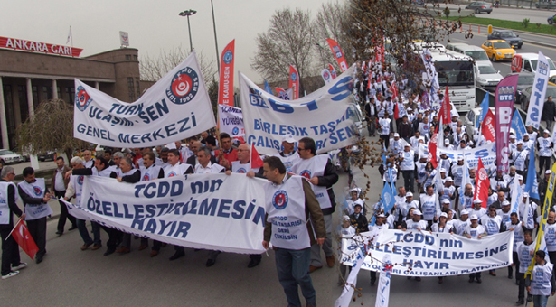 Demiryolları satılmasın diye trenler durdu