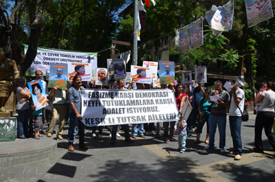 KESK’li mahpusların ailelerinden Taksim’de eylem