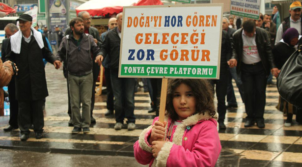 Tonya Kaymakamı çimentocu şirket için seferberlikte: Okullara çimento anketi