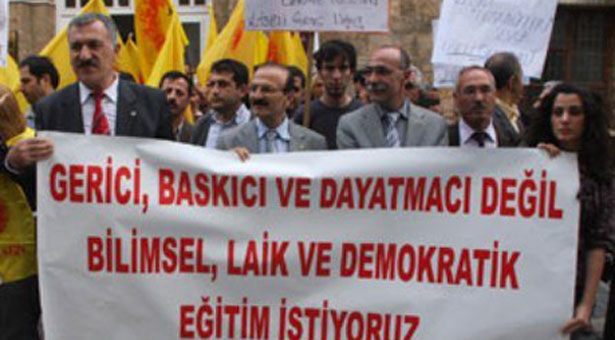 Gerici, cinsiyetçi, piyasacı eğitim Gülcan Öğretmen&#8217;i işinden etti