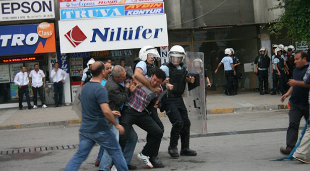 İzmir’de Reyhanlı protestosuna polis saldırdı: 28 gözaltı