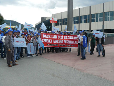 Standart Profil’de işçiler, işveren baskısına karşı direnişe geçti