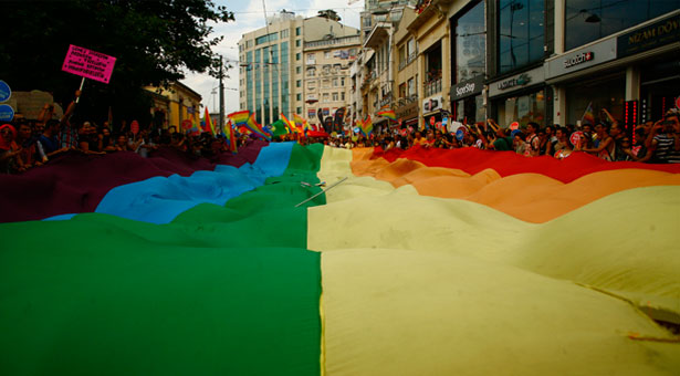 Gezi ruhu LGBT'lerle sürüyor: "Yasak ne ayol"
