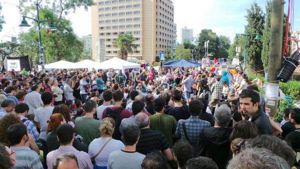 Gezi Parkı'nda yedi ayrı noktada oluşturulan forumlardan biri.