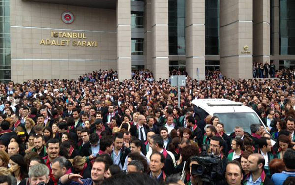 Gezi’de gezen çapulcu avukatlar – Av. K. Erkut Güzel