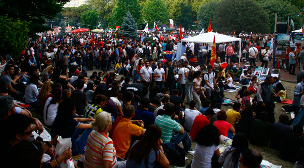 Gezi Parkı: “Burada güzel bir dünya var”