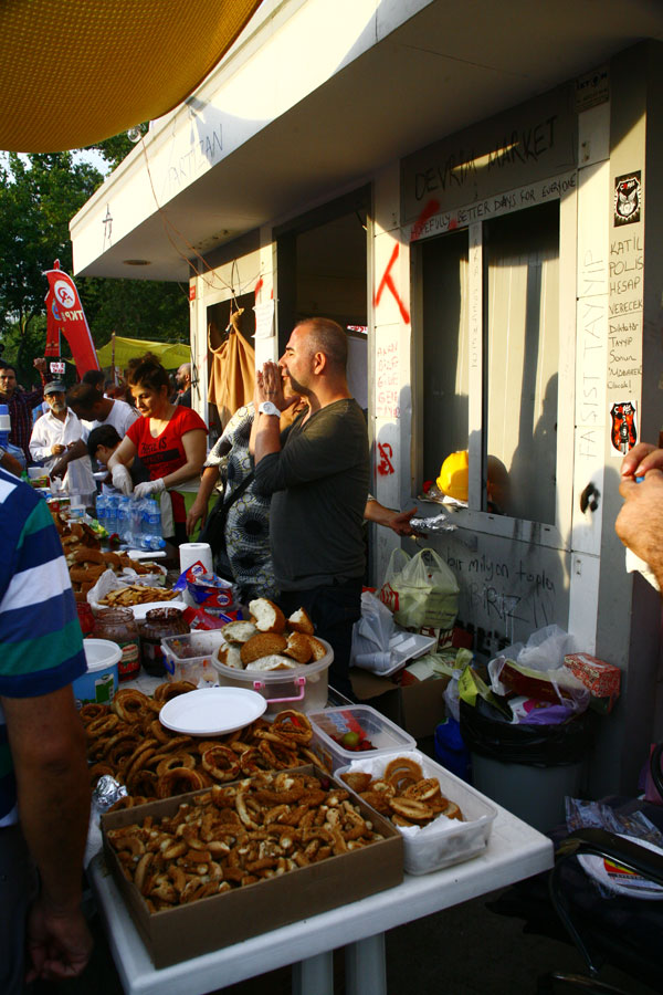 devrim-market2