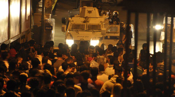 Antakya Armutlu halkı barikatlarda saatlerce direndi