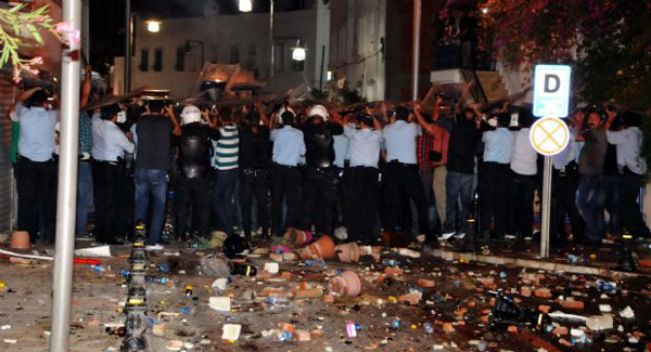 Bodrum'daki eyleme polis vahşice saldırdı