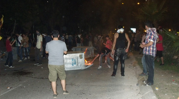 Mersin'de halk gece boyunca sokaktaydı