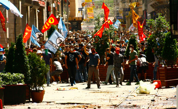 istiklal-catisma1