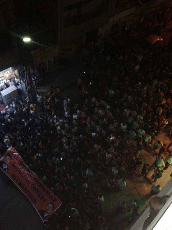 Antakya'da Armutlu Mahallesi'ne yürüyen halk
