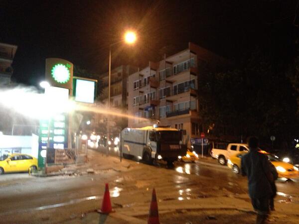 Kennedy Caddesi&#8217;ndeki Gezi eylemine polis saldırdı