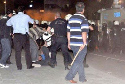 Bu fotoğraf Ali İsmail Korkmaz’ın ölümüne neden olan saldırının gerçekleştiği Yunus Emre Caddesi’nde, saldırının yaşandığı 2 Haziran gecesi, saldırının gerçekleştiği Yunus Emre Caddesi'nde çekildi. 