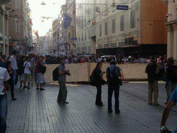 istiklal-caddesi-barikat-8-