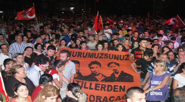 Antakya’da binler karanlığa meydan okudu