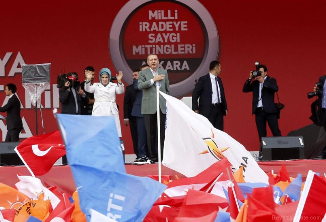 AKP mitingine gitmeyen antrenöre iş yok