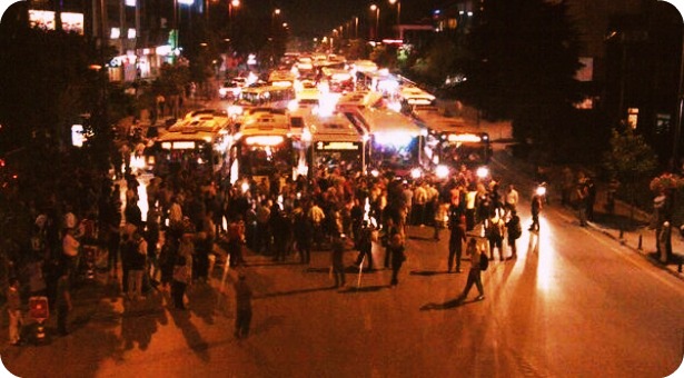 11 ÜS çilesine isyan eden halk yolu kesti