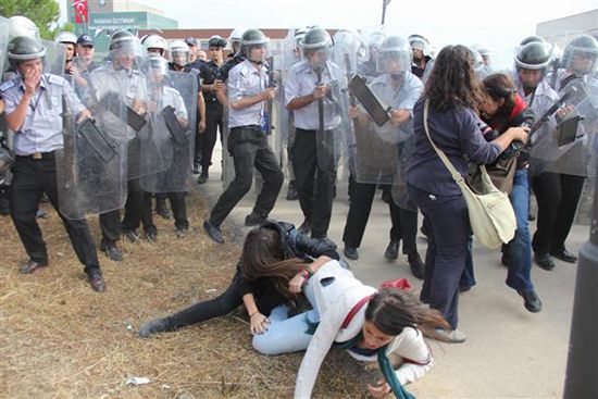 b.arinc-protesto-polis