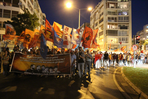 Antakya'da süren çatışmalardaki polis şiddetini ve Ahmet Atakan'ın polis tarafından katledilmesini protesto etmek için İzmir Emek ve Demokrasi Güçleri ve İzmir Halk Forumları'nın çağrısıyla saat: 20.00'da Alsancak Sevinç Pastanesi önünde bir araya gelindi.  Binlerce kişinin katıldığı yürüyüşte 'Hepimiz Ahmet'iz öldürmekle bitmeyiz', 'Bu daha başlangıç mücadeleye devam', 'Ahmet'in katili, AKP'nin polisi', 'Katil devlet hesap verecek' sloganları atıldı.  Basmane Meydanı'na girişte yolu kapatan toma ve akrepleri aşan kitle Basmane Meydanı'na girmeyi başardı. Tomadan kimyasal içerikli biber gazı ve tayzikli su saldırısıyla Basmane Meydanı girişinde uzun süre direnen kitle polisle çatışarak Gündoğdu Meydanı'na yürüyüşe geçti. Ara sokaklara devam eden çatışmalarda çok sayıda kişi yaralandı. Yaralılar ambulanslarla hastanelere taşındı. Ege Üniversitesi öğrencilerinden Samet Çınar da yaralanarak hastaneye kaldırıldı. Basına da tayzikli su ve biber gazıyla saldıran polis basın emekçilerinin de yaralanmalarına neden oldu.  Gündoğdu Meydanı'na girişte barikat kuran kitle burada direnişe devam edeceklerini açıkladılar. 