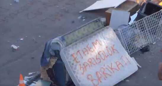 ETHEM SARISULUK barikatı