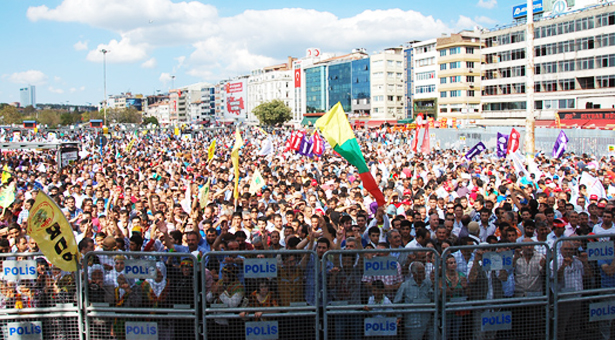 On binler barış için Kadıköy&#8217;de