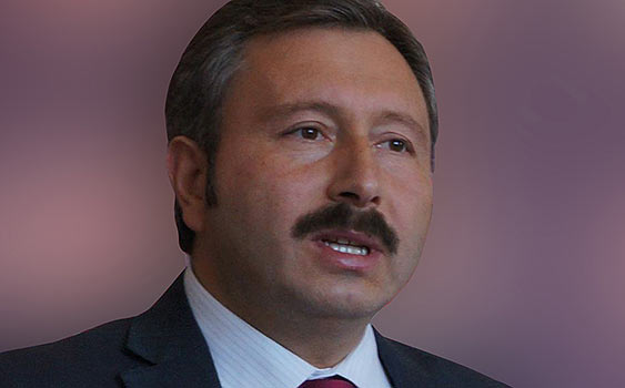 İdris Bal istifa etti, binlerce kişi tarafından karşılandı