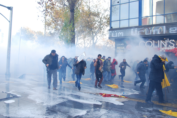 Polisin gaz bombasıyla yaralanan Aslı öğretmen hala müşahede altında