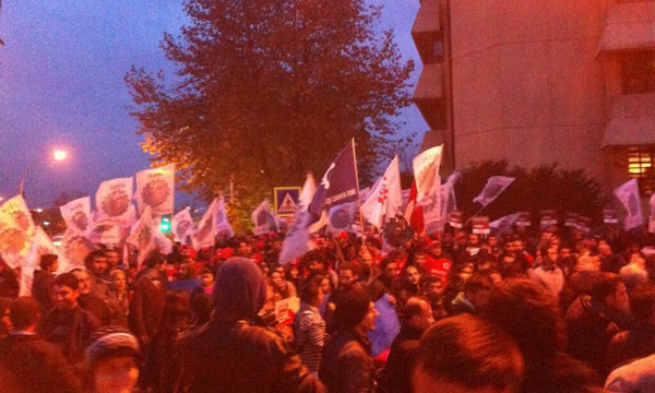 DİSK üyeleri Kocaeli'nde Merkez Bankası önünde bir araya geldi. 