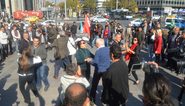 Başkent Dayanışması “kızlı erkekli” dans etti