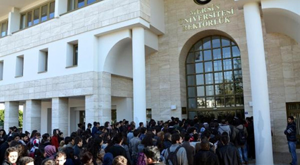 Rektörlüğü işgal eden 100 üniversiteliye soruşturma