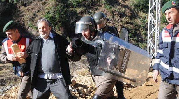 Andon&#8217;da jandarma eşliğinde HES çalışması, iki köylü gözaltında