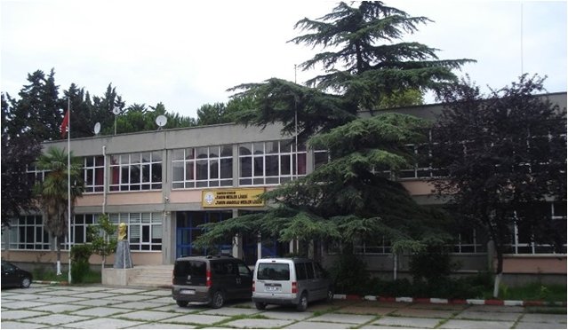 &#8216;Cami yapılacak, okulu boşaltın&#8217;