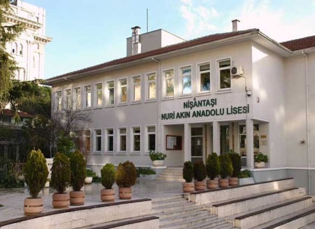 Tacizci okul müdürü öğretmenliğe atandı