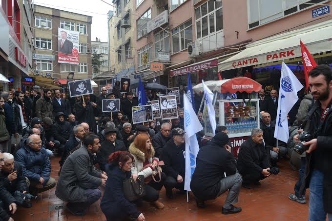 Samsun'da KESK üyeleri Süleymaniye geçidinde bir araya gelerek basın açıklaması okudu. Akşam 18.00'da Öğretmen Evi önüne çağrı yapılarak eylem sonlandırıldı.