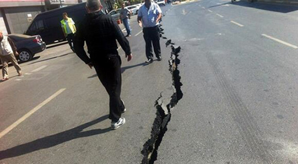 AKP’nin medeniyet projesi yol çökertti