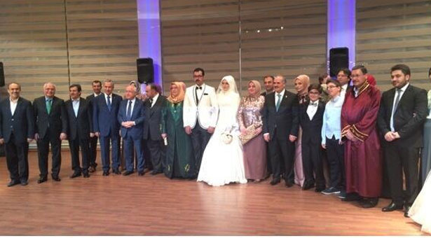 Ülke yasta, AKP düğünde