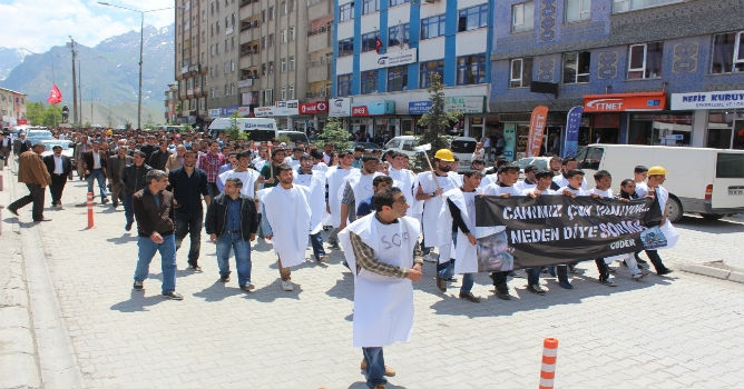 hakkari-de-kefenli-yuruyus