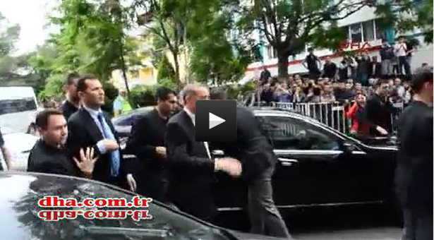 Somalılar etrafını sardı, Erdoğan markete sığındı