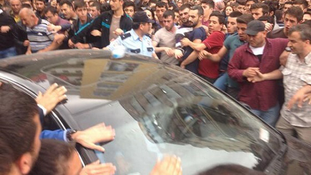 Soma Erdoğan&#8217;ın üzerine yürüdü