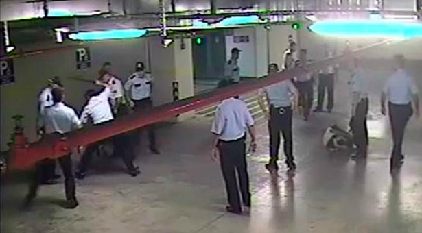 Çivili sopalı polis saldırısı savcıya göre &#8216;basit yaralama&#8217;