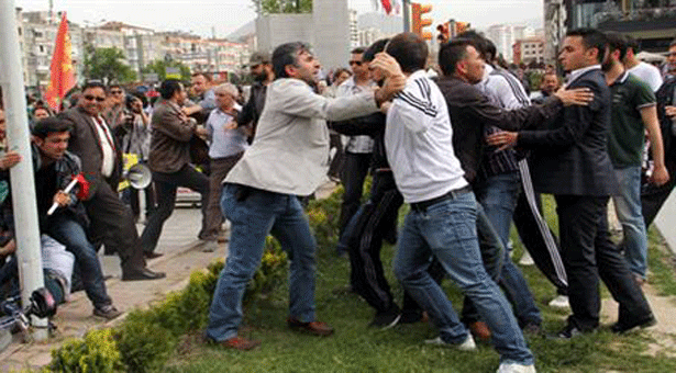 Kayseri’de Denizleri anan EMEP’lilere faşist saldırı