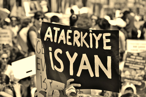 Çilek kokulu baharlar &#8211; Elif Demirel