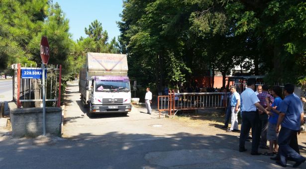 Yıkıp cami yapacaklar, mahkeme bitmeden taşıdılar