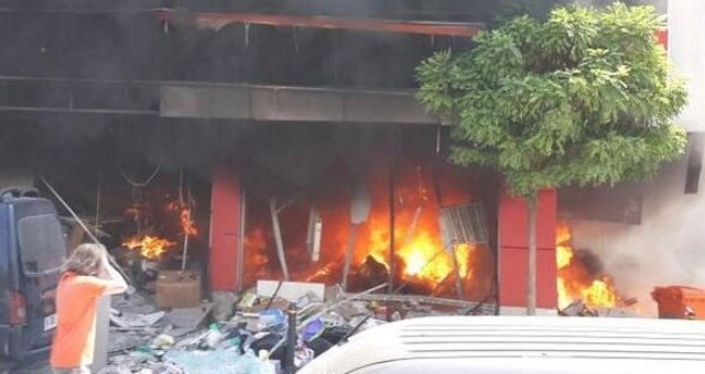 Zeytinburnu&#8217;nda patlama: Doğalgaz olmayan binada Vali&#8217;ye göre sebep &#8216;gaz sıkışması&#8217;